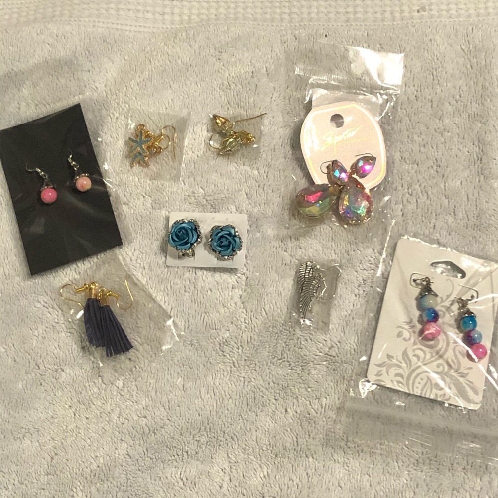 8 pairs of earrings